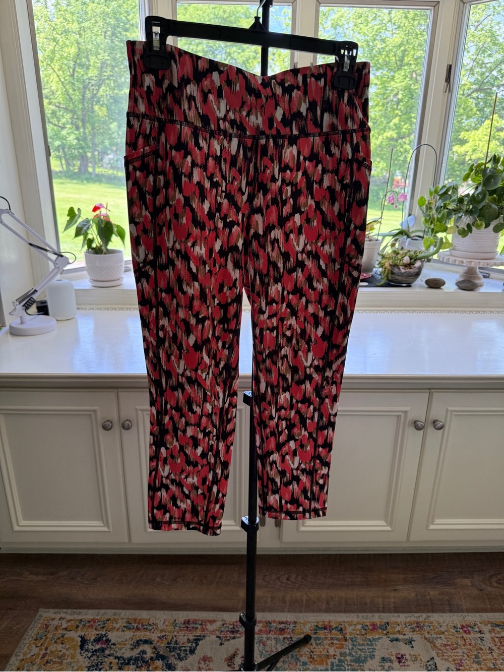 DKNY Red Black Cream Printed Cropped Pull-On Pants